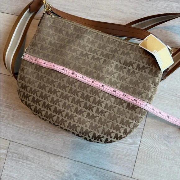 Michael Kors Signature Jacquard Bedford Medium Hobo Shoulder Bag Luggage Purse - Picture 8 of 12